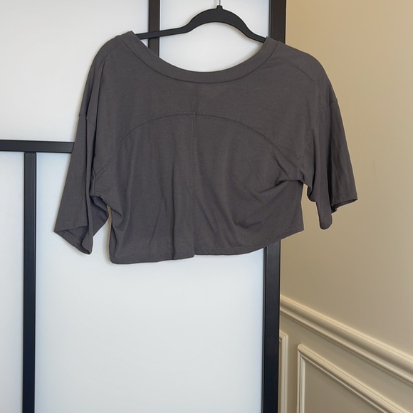 Grey crop top with knot in the front - Picture 2 of 2